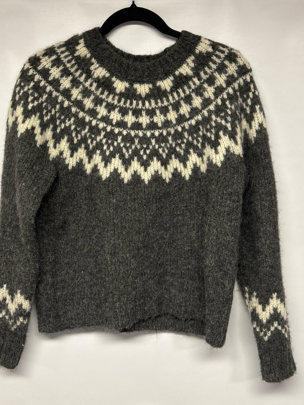 Uniqlo Gray and White Fuzzy Knit Sweater